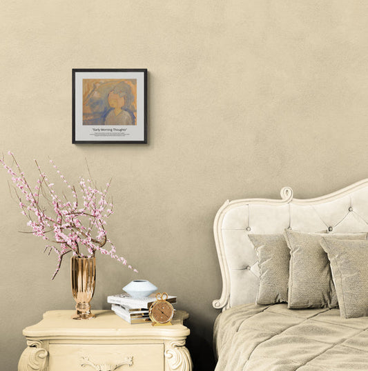"Aamuyön ajatuksia" -taidejuliste sisustuksessa - nuori nainen aamuauringon valossa, rusetti päässä, kukka reunassa. Zen-tunnelma 40x40cm mustassa saarnipuukehyksessä.