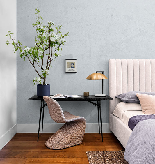 "Olipa kerran" -taidejuliste sisustuksessa - japanilaistyylinen nainen sinisellä tukalla, beige tausta. Ripustusvalmis magneettiripustimilla 20x25cm.